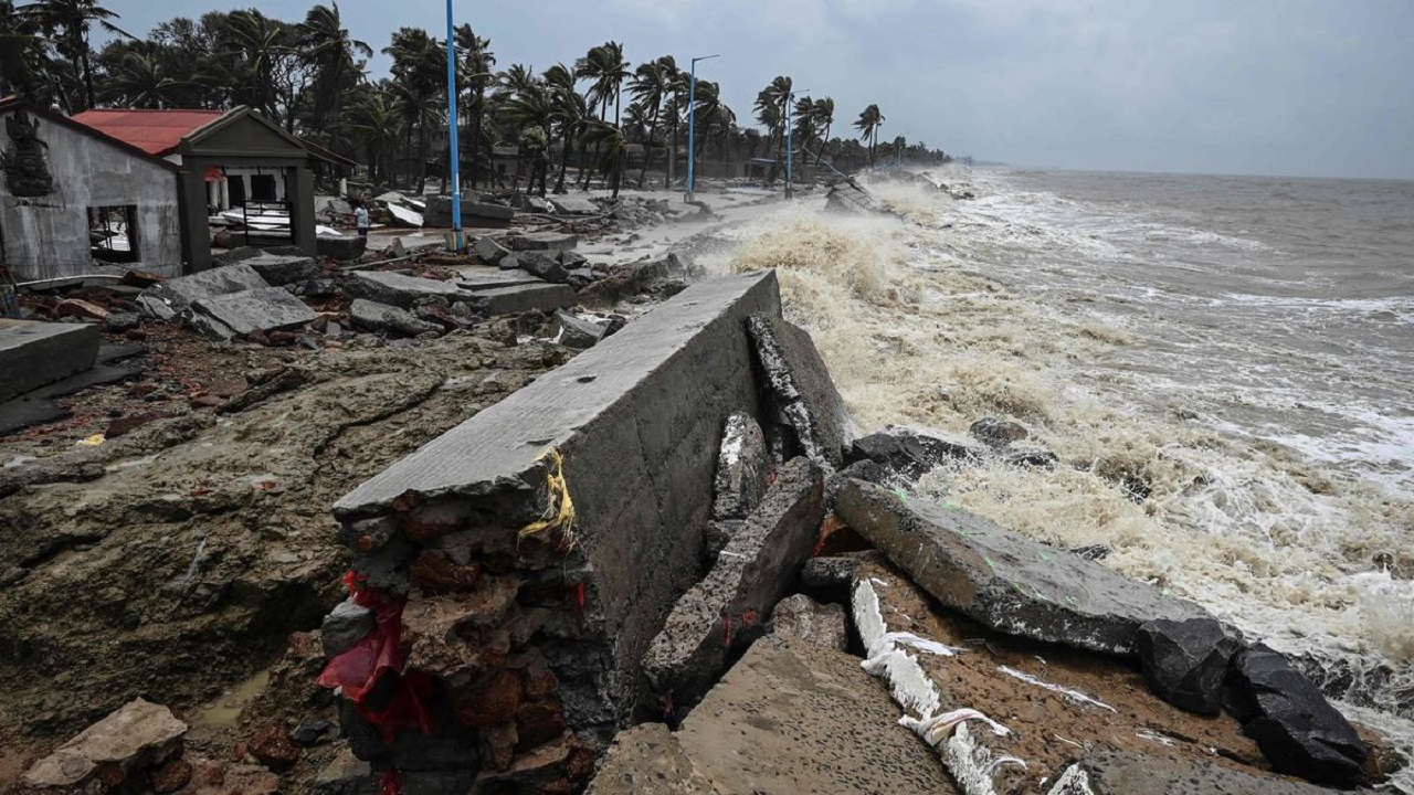 The Paradox of Coastal Flooding